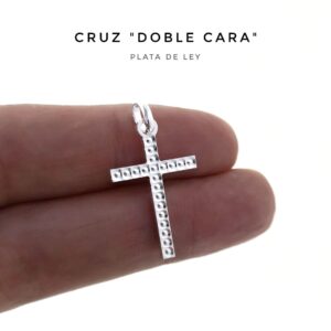 Colgante cruz tallada